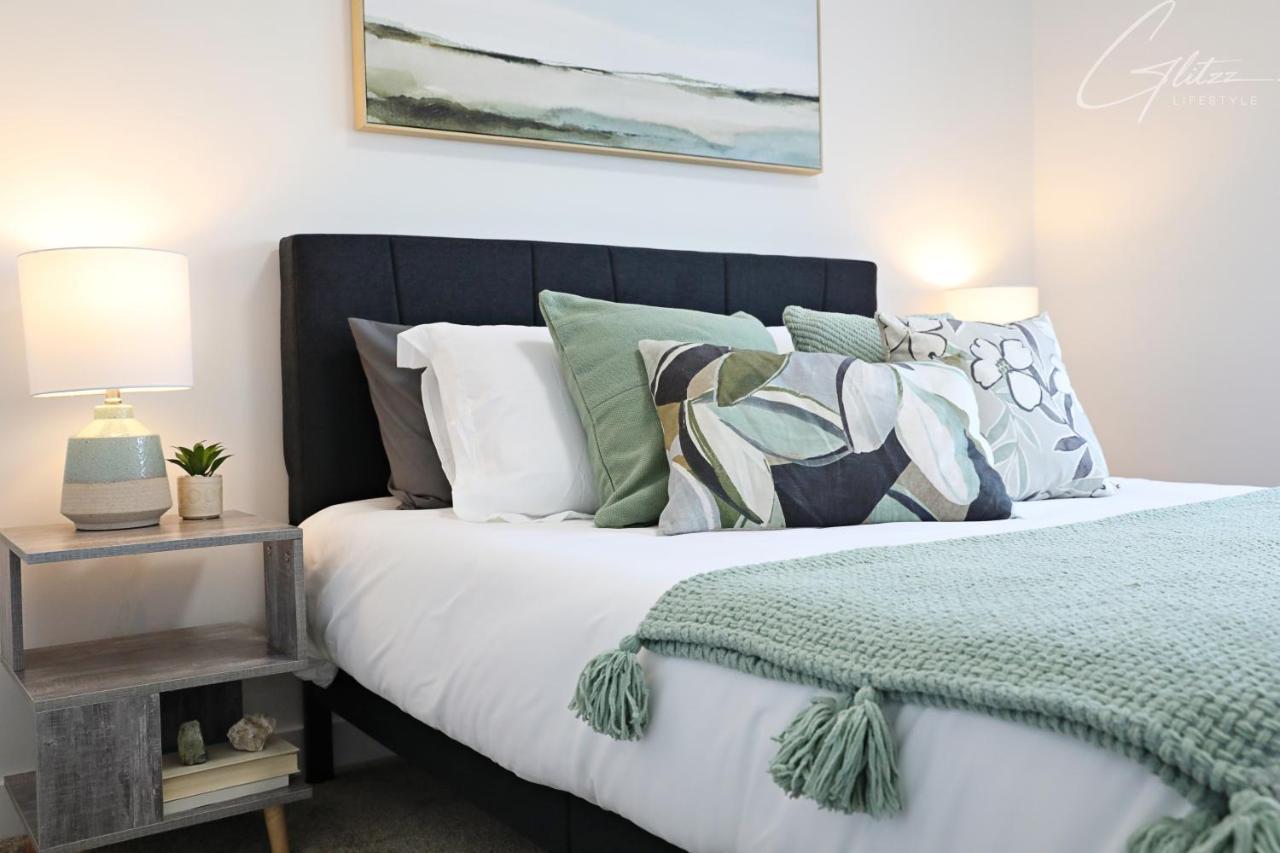 Chic Modern Home,king Bed,fireplace,disney *