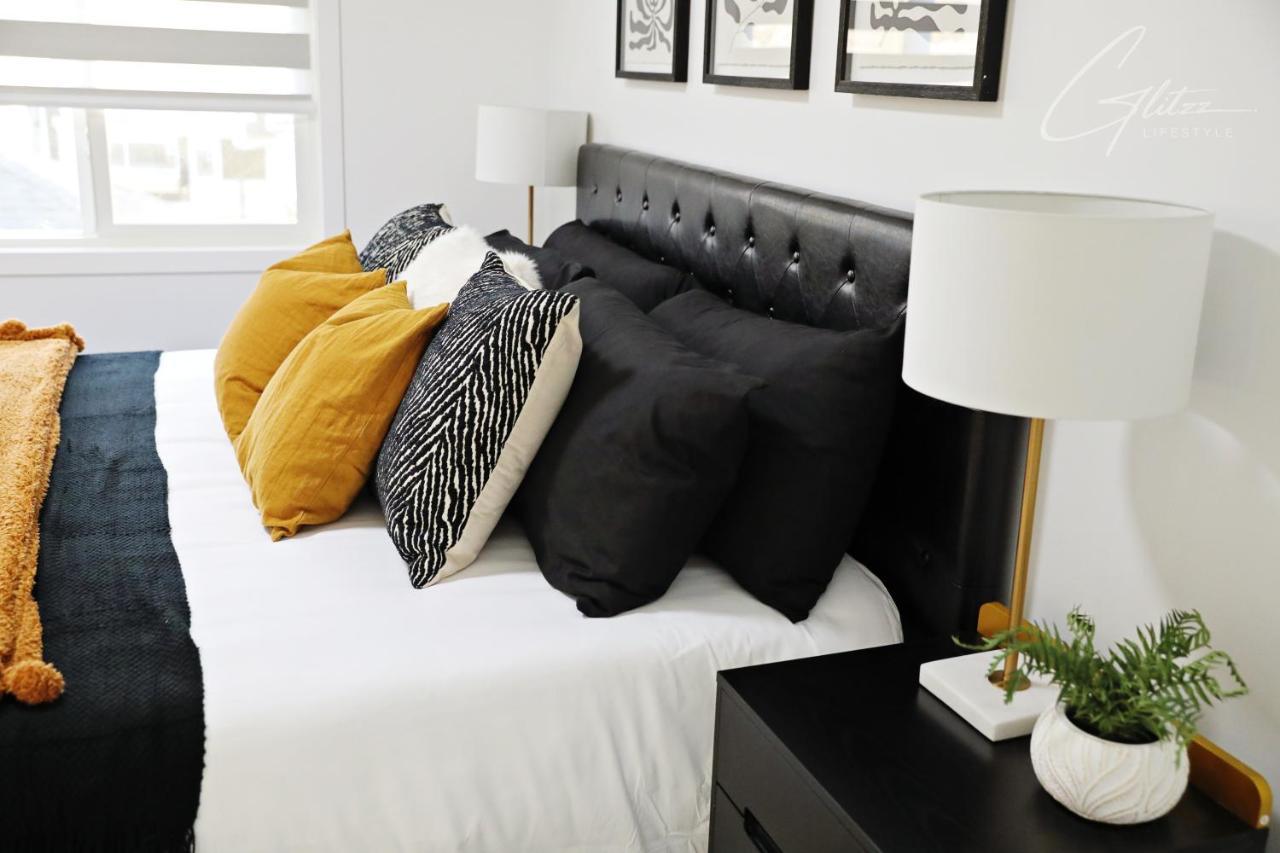 Chic Modern Home,king Bed,fireplace,disney