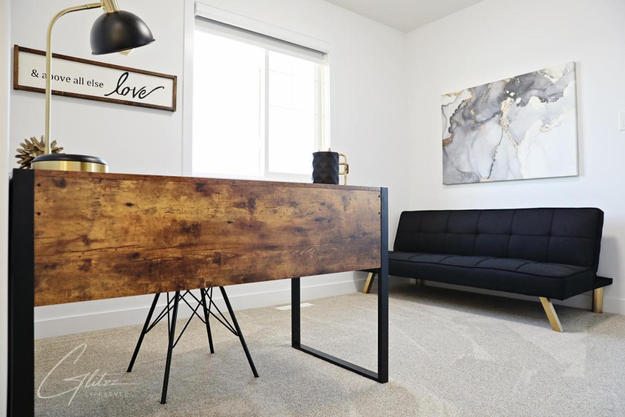 Chic Modern Home,king Bed,fireplace,disney