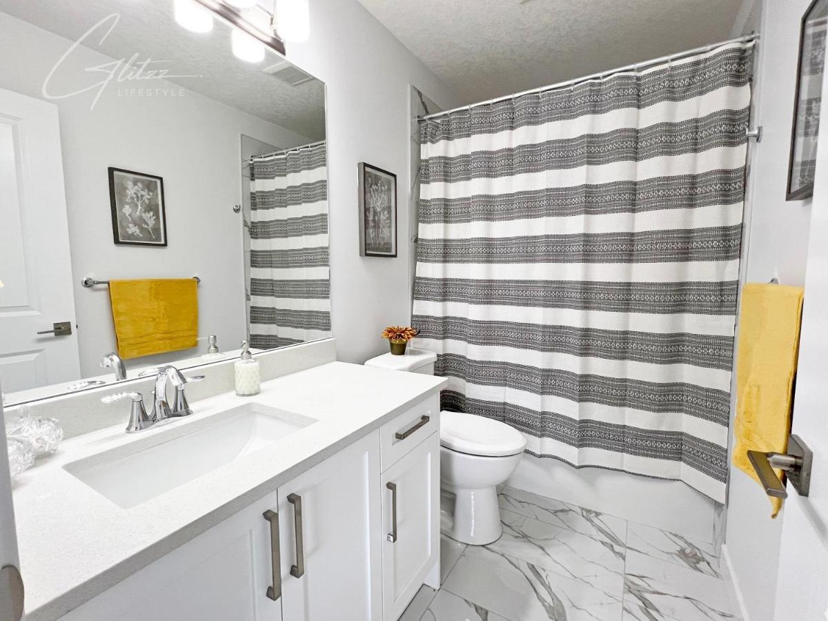 Chic Modern Home,king Bed,fireplace,disney * Edmonton