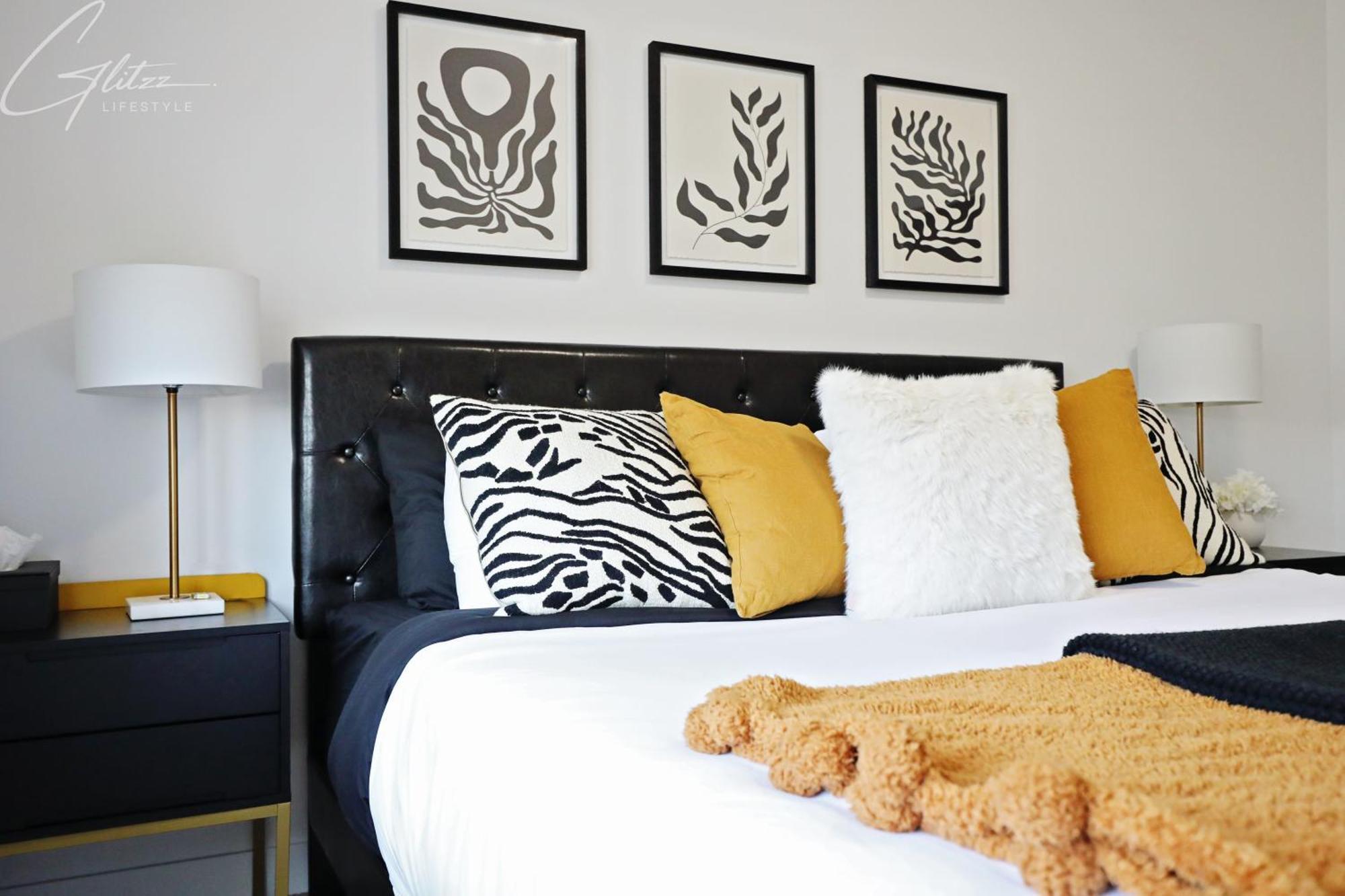 Chic Modern Home,king Bed,fireplace,disney *