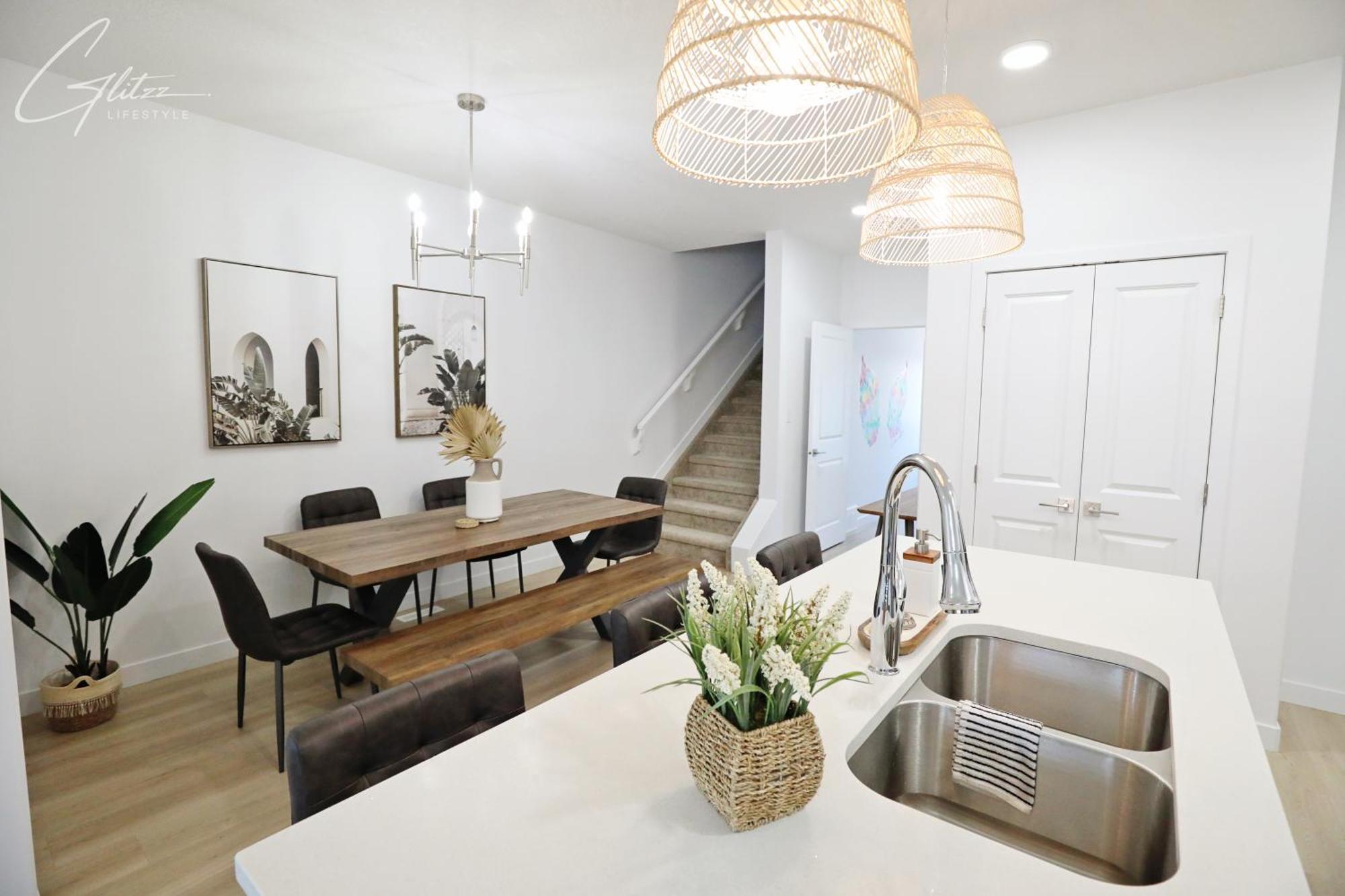Chic Modern Home,king Bed,fireplace,disney